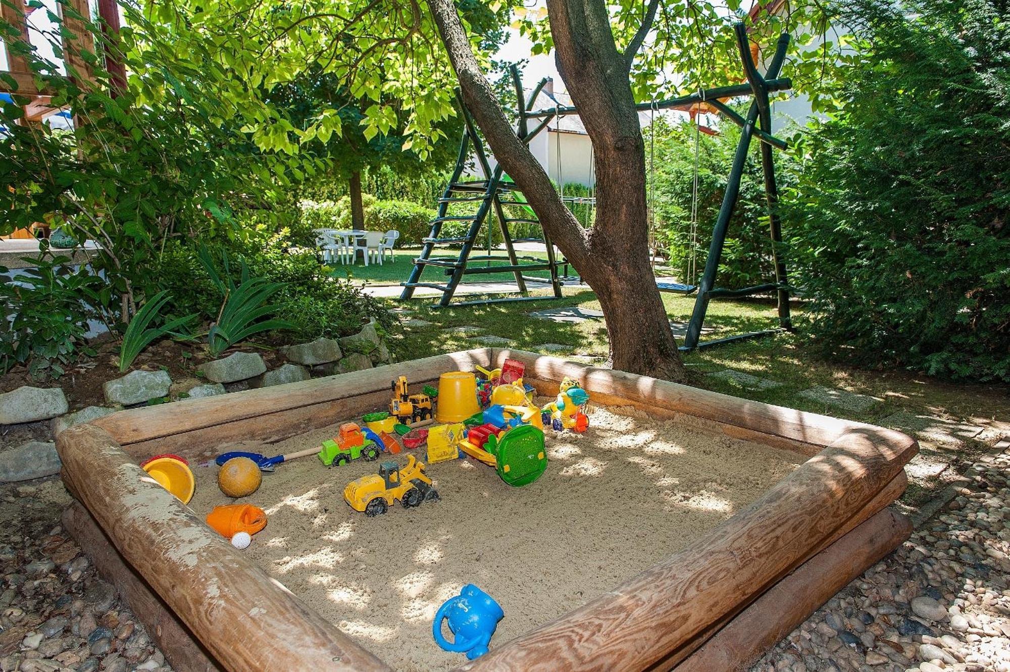 Alina Apartmanhaz Heviz Exterior photo